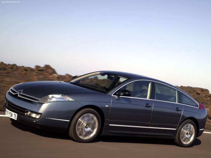 The price of 2011 Citroen C6 ranges from US 79900 to 86600